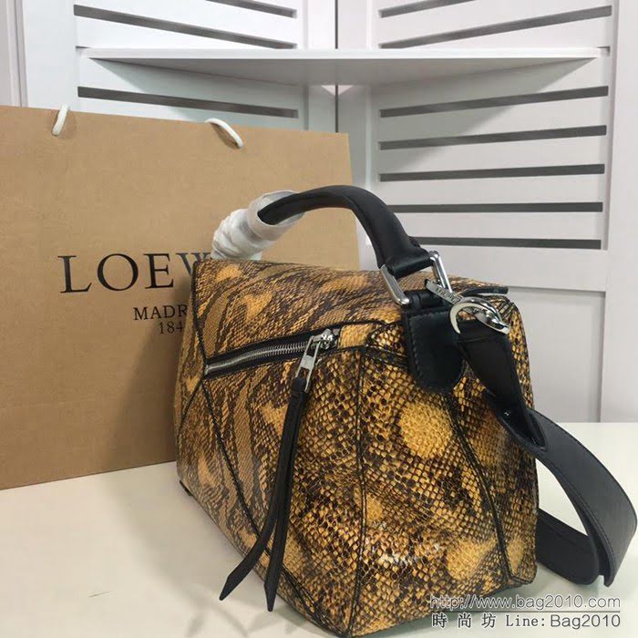 LOEWE羅意威 蛇紋 原單品質 火遍全世界熱銷款 puzzle bag 手提肩背包 6605  jdl1204